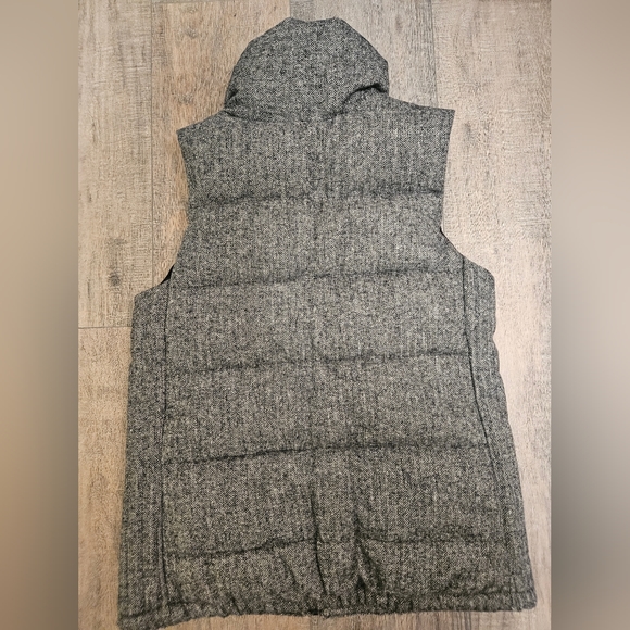 Women's Old Navy puffer vest - Picture 3 of 5